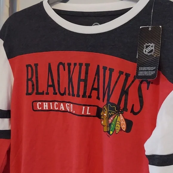 Chicago Blackhawks Women’s Long Sleeve Shirt Medium NHL Red Black White NWT - Picture 2 of 4